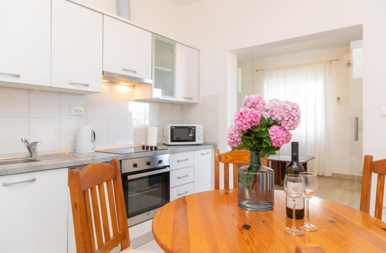 Apartments Ella Supetar Ngoại thất bức ảnh