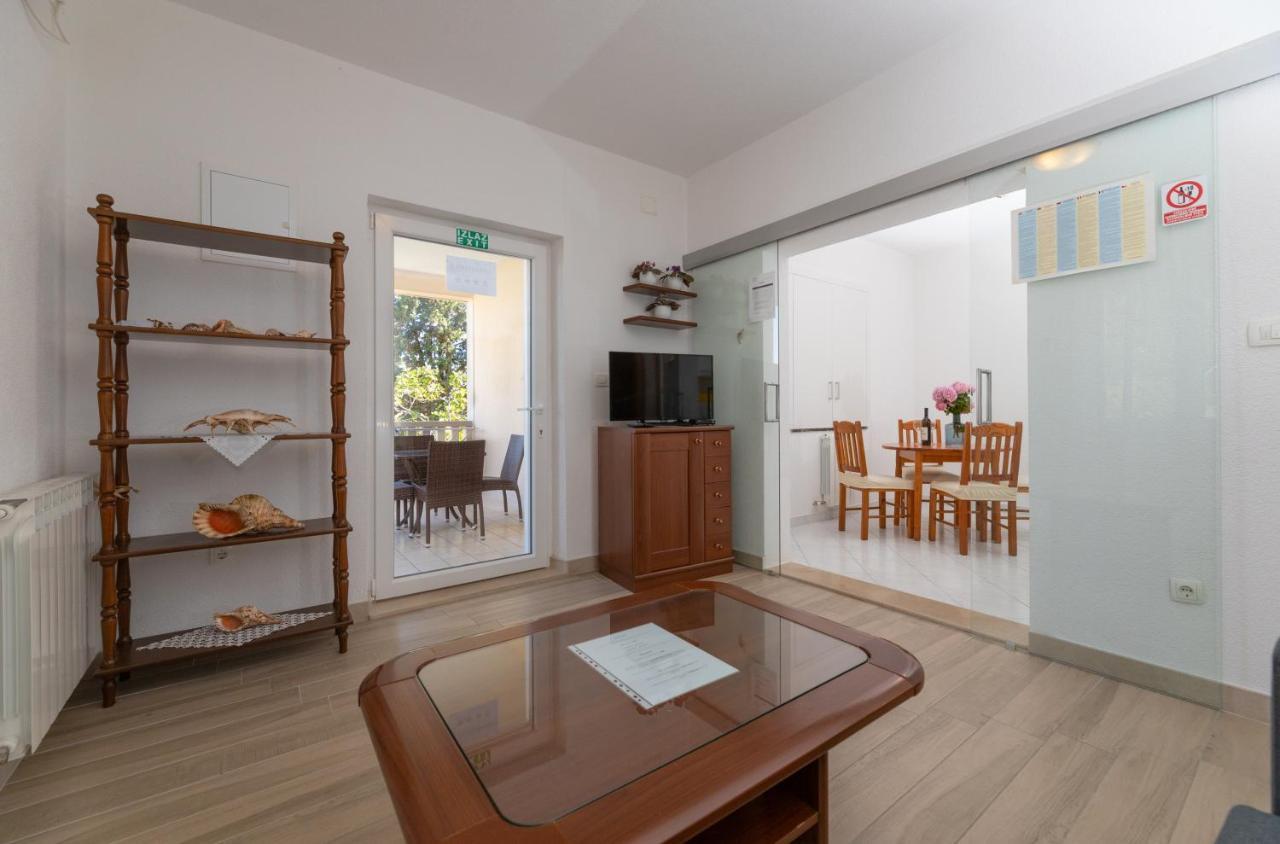 Apartments Ella Supetar Ngoại thất bức ảnh