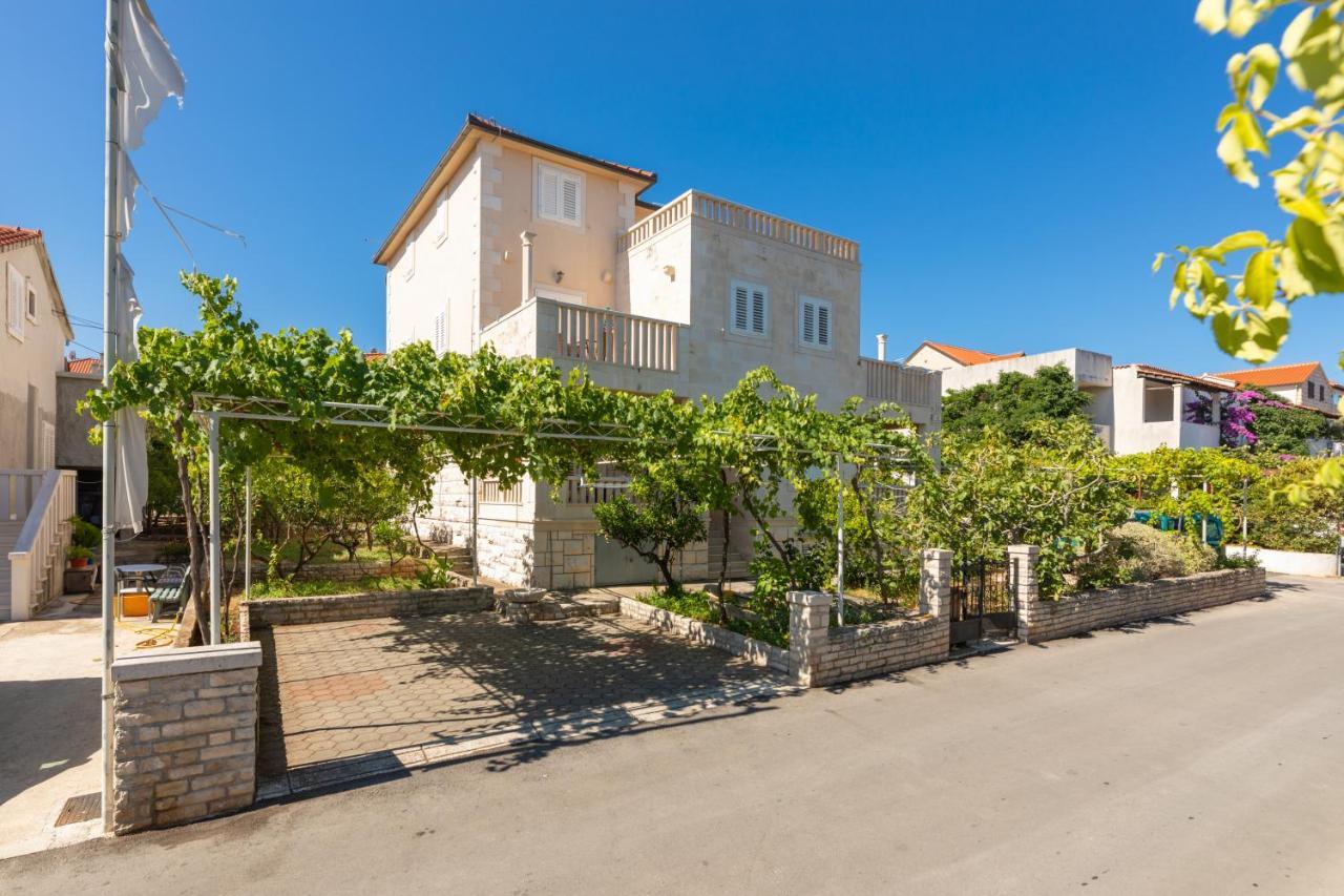 Apartments Ella Supetar Ngoại thất bức ảnh