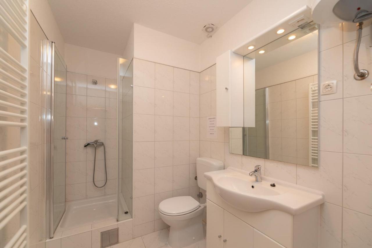 Apartments Ella Supetar Ngoại thất bức ảnh