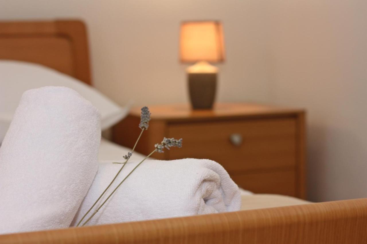Apartments Ella Supetar Ngoại thất bức ảnh