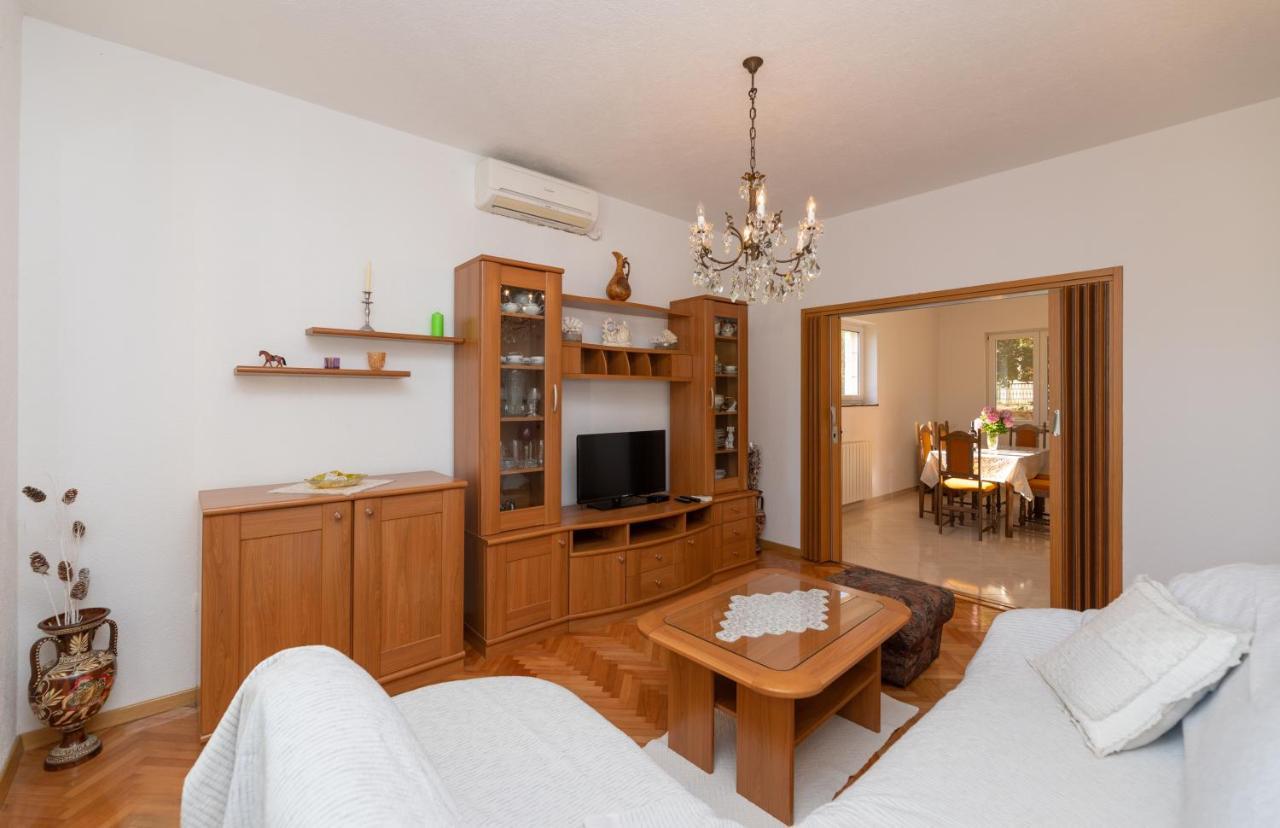 Apartments Ella Supetar Ngoại thất bức ảnh