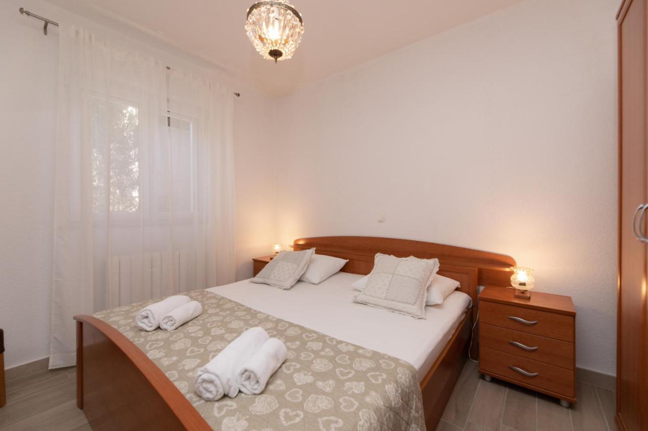 Apartments Ella Supetar Ngoại thất bức ảnh