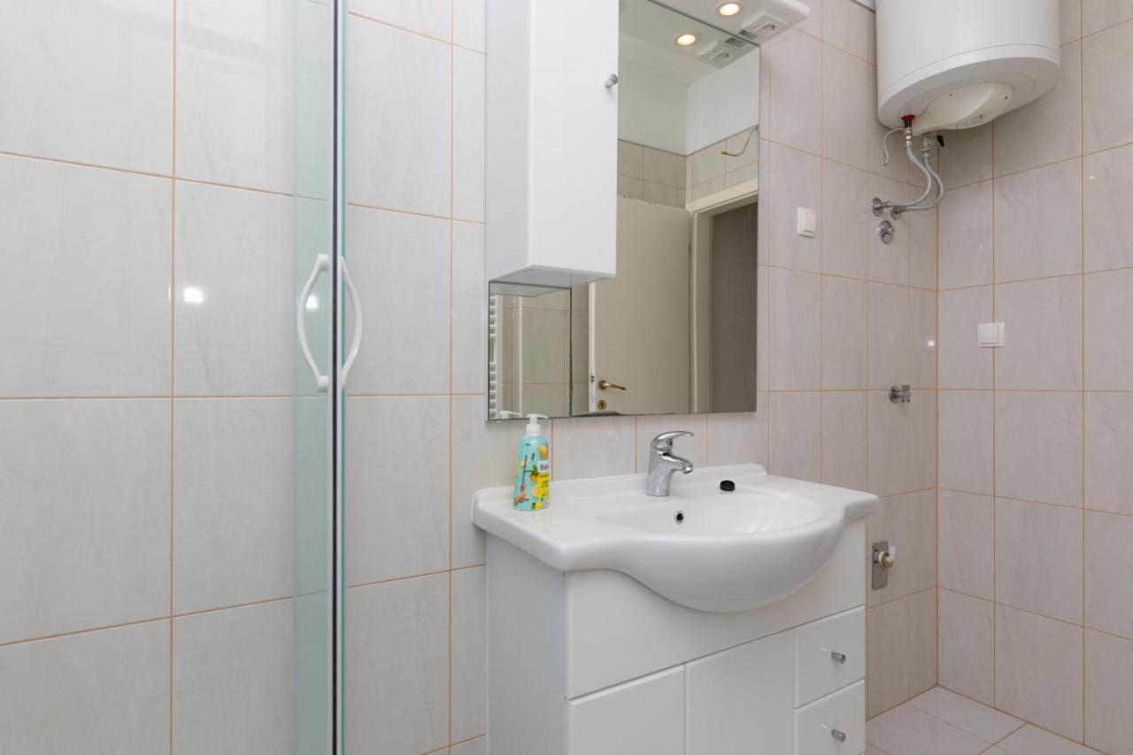 Apartments Ella Supetar Ngoại thất bức ảnh