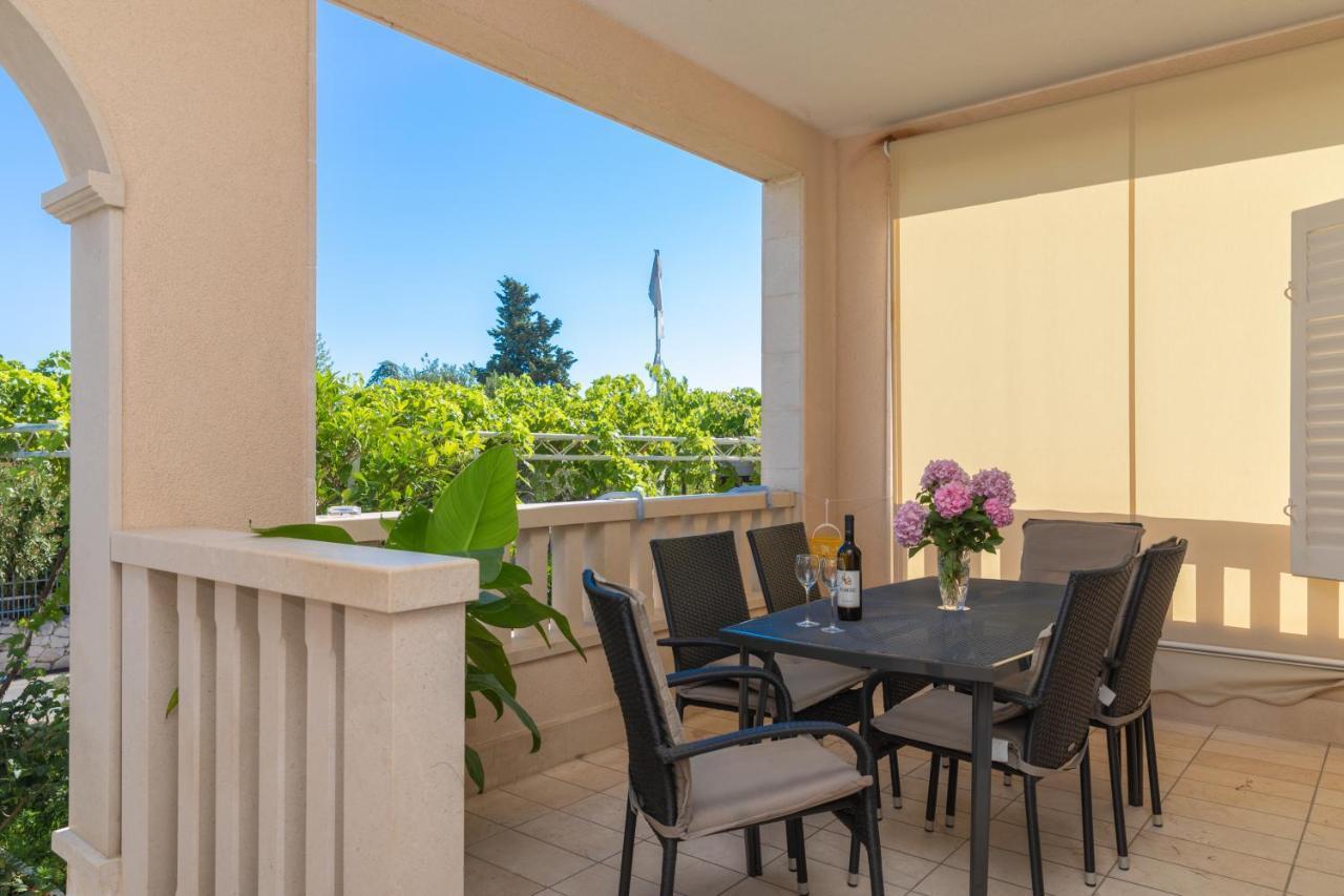 Apartments Ella Supetar Ngoại thất bức ảnh