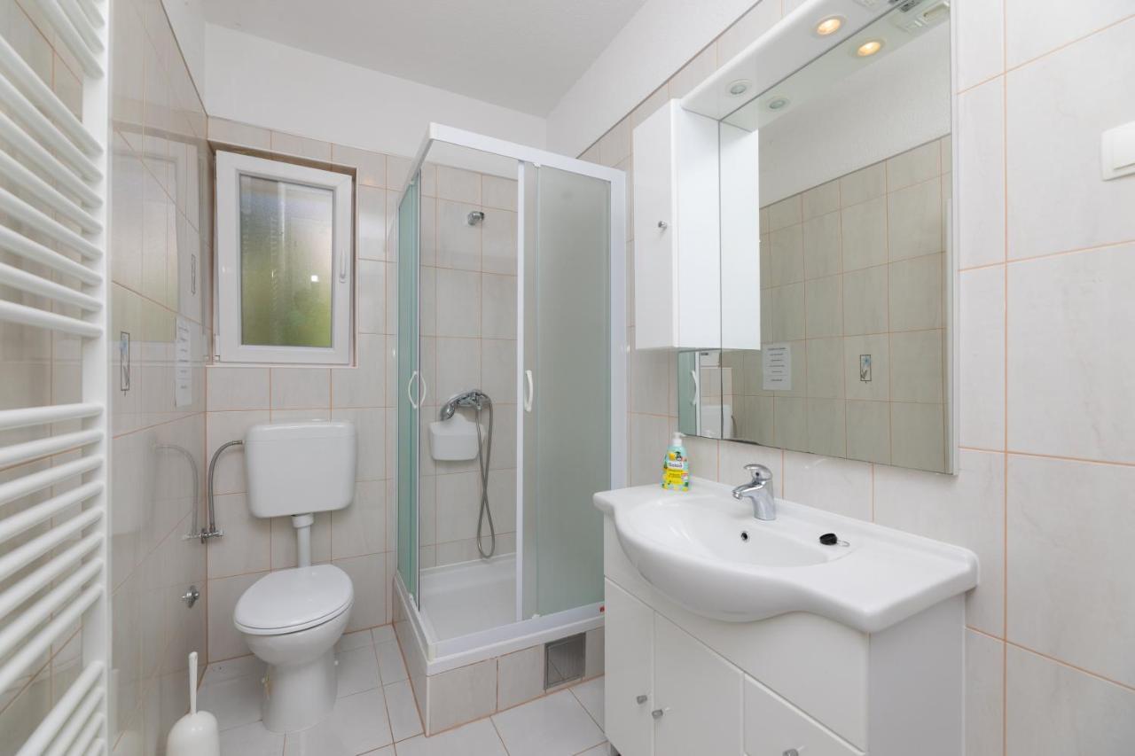 Apartments Ella Supetar Ngoại thất bức ảnh