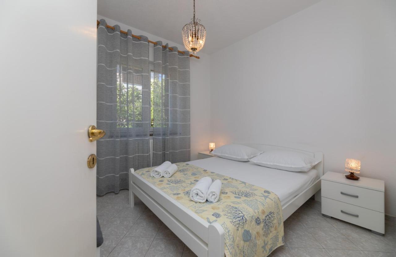 Apartments Ella Supetar Ngoại thất bức ảnh
