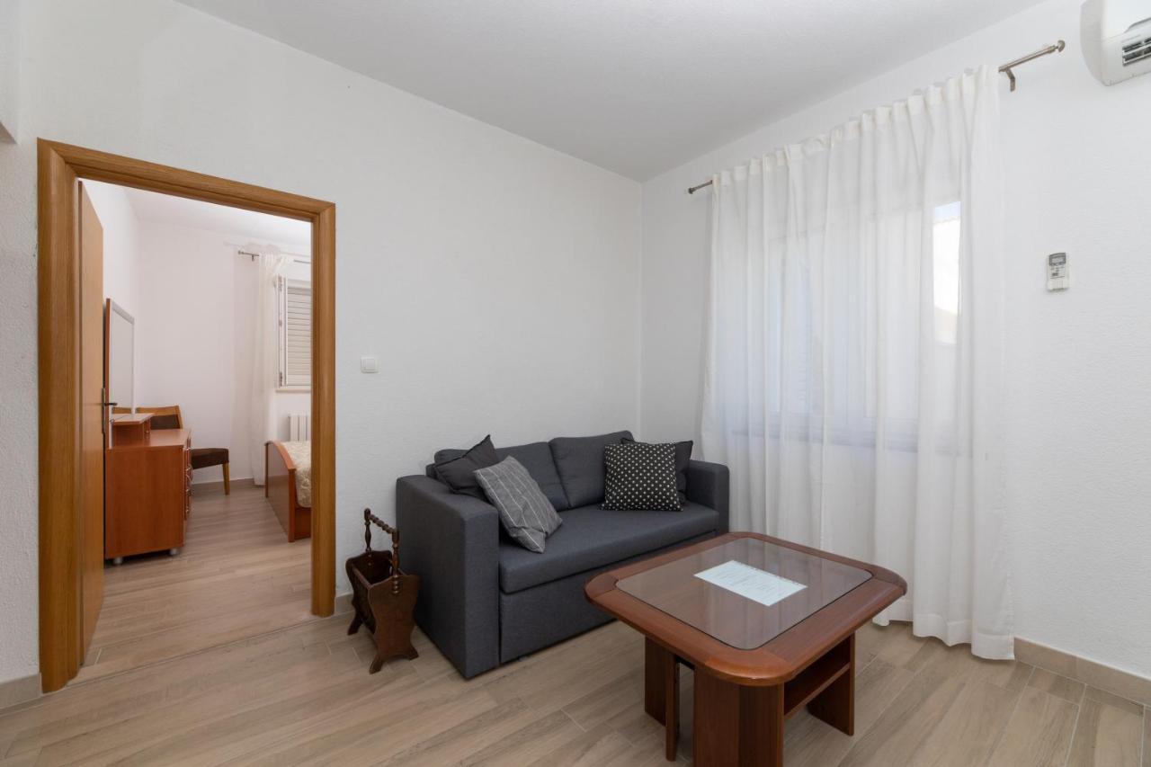 Apartments Ella Supetar Ngoại thất bức ảnh