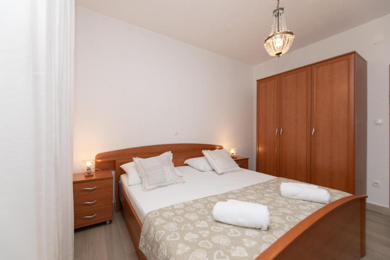 Apartments Ella Supetar Ngoại thất bức ảnh